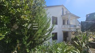 DOPPELHAUS MIT DREI WOHNUNGEN UND MEERBLICK IN STRANDNÄHE