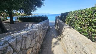 APARTMA NA ATRAKTIVNI LOKACIJI SAMO 30 M DO PLAŽE