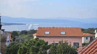 PRILOŽNOST! TRI APARTMAJA V VEČSTANOVSKI ZGRADBI