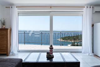 ATRAKTIVNI APARTMA Z ODPRTIM POGLEDOM NA MORJE