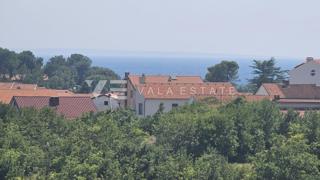 OPREMLJENI ENOSOBNI APARTMA Z POGLEDOM NA MORJE