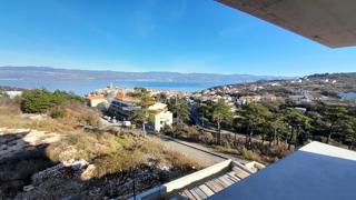 MODEREN APARTMA Z ODPRTIM POGLEDOM NA MORJE Z DODATNIM APARTMAJEM V PRITLIČJ