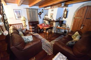 KAMNA HIŠA V STAREM MESTNEM JEDRU S POGLEDOM NA MORJE