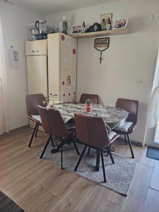 ENOSOBNI APARTMA NA MIRNI LOKACIJI