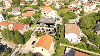 NOV VRHUNSKI APARTMA LE 500 M OD PLAŽE