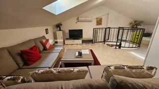 APARTMA S POGLEDOM NA MORJE V BLIZINI PLAŽE