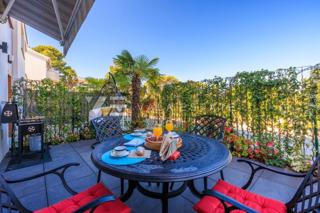 LUKSUZNI APARTMA Z VRTOM NA ATRAKTIVNI LOKACIJI