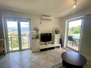 UDOBNO OPREMLJENI APARTMA S ČUDOVITIM POGLEDOM NA MORJE