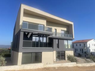 PENTHOUSE STANOVANJE S POGLEDOM NA MORJE V BLIZINI PLAŽE