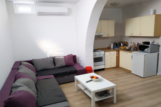 OPREMLJENI ENOSOBNI APARTMA V KLETI