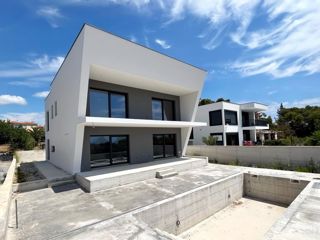 Hiša Medulin, 300m2