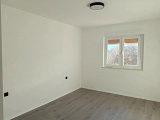 Prenovljeno stanovanje, 56 m2, blizu centra Labina