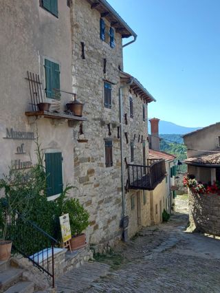 Hiša Hum, Buzet, 293m2