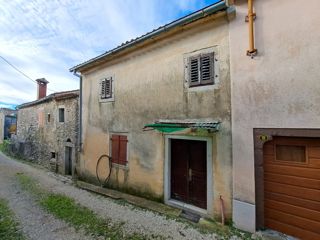 Vrstna hiša za adaptacijo v starem mestnem jedru Gračišća
