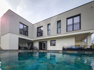 Moderna vila z bazenom, blizu Labina