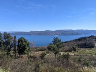 Labin, zemljišče z gradbenim dovoljenjem & odprtim pogledom na morje