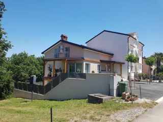 Hiša z dvema stanovanjskima enotama blizu morja, Poreč