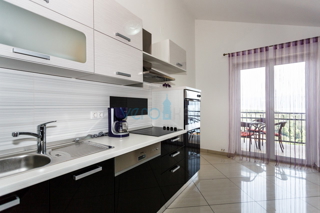 Otok Krk, Vrbnik, Mansardni apartma 70m2 s pogledom na morje, prodamo