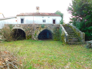 Otok Krk, Dobrinj, stara hiša za obnovo, prodamo