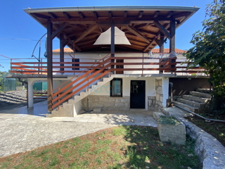 Dobrinj, okolica, Samostojna hiša z dvema apartmajema in vrtom, prodamo