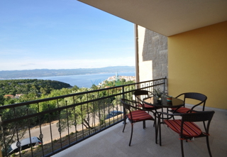 Otok Krk, Vrbnik, Velik apartma 93m2 v 1. nadstropju s prekrasnim pogledom, prodamo