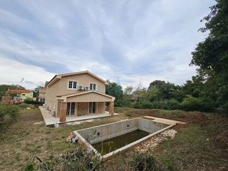 Vrbnik, Risika, Dvojček 150m2 z bazenom, prodamo