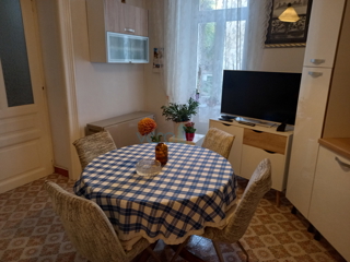 Rijeka, center, Pomerio, prostorno štirisobno stanovanje s 97 m2 v drugem nadstropju