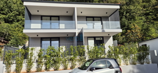 Otok Krk, Omišalj, stanovanje v prvem nadstropju z razgledom na morje, zemljišče, 170 m od morja, prodaja