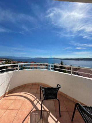 Crikvenica - lep apartman, panoramski pogled, dvigalo, prodamo