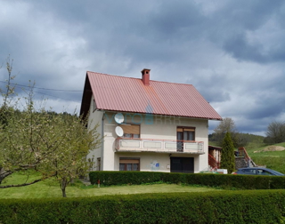 Čabar, Prezid, samostojna hiša, velika parcela, drvarnica, prodaja