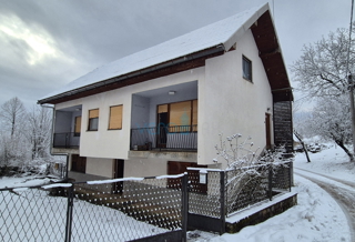 Gorski kotar, Vrbovsko, samostojna hiša s 3 stanovanji, vrt, prodaja