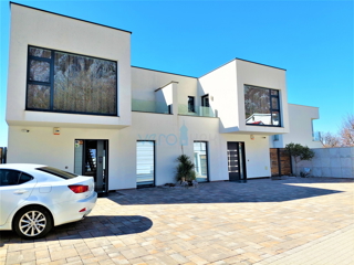 Crikvenica, zaledje - urbana vila z bazenom, prodaja