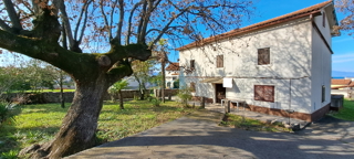 Malinska, samostojna kamnita hiša 160 m2 blizu morja in centra mesta, prodaja