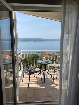 Crikvenica, Dramalj, Apartma 48,83 m2 v 1. nadstropju z odprtim pogledom na morje, 1 km do plaže, prodamo
