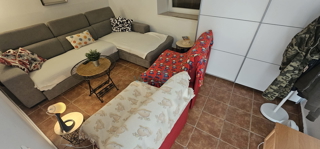 Krk, Punat, Prenovljen in urejen apartma 29 m2 v starem mestnem jedru v 1. nadstropju, prodamo