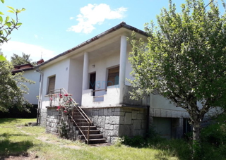Matulji, Šapjane, Samostojna hiša z vrtom na mirni lokaciji, za obnovo, prodaja