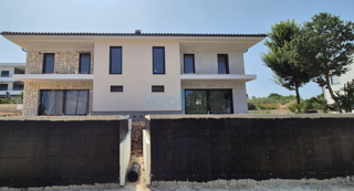 Malinska, otok Krk, dvojna hiša, bazen, novogradnja, vrt, razgled