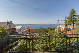 Crikvenica, dvojna hiša s 3 stanovanji, pogled na morje, garaža, vrt, prodaja