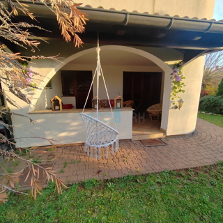 Otok Krk, Malinska, okolica, dvosobno stanovanje 72 m2, pritličje, vrt 96 m2, prodaja