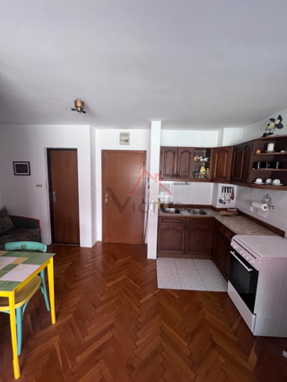 JADRANOVO - Manjše stanovanje v bližini centra