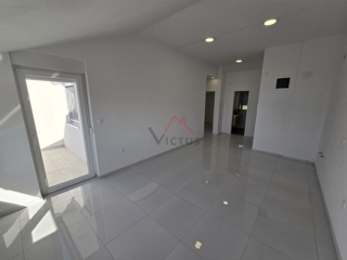 CRIKVENICA - Stanovanje v novogradnji, 150 metrov od morja, 60 m2