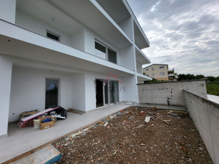 SMOKVICA KRMPOTSKA - Stanovanje z bazenom v pritličju novogradnje, 57 m2