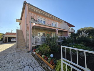 SELCE - Prostorno stanovanje, 150 m od morja