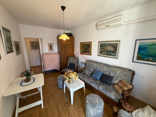 CRIKVENICA - Stanovanje v središču z balkonom in parkirnim mestom, 38 m2