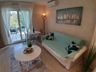 Apartma DRAMALJ z odprtim pogledom na morje