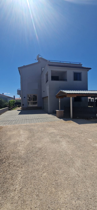 Sukošan, apartmajska hiša (915 m2) z 11 apartmaji