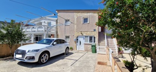 Vir, hiša z 2 apartmajema (148 m2), 150 metrov do plaže