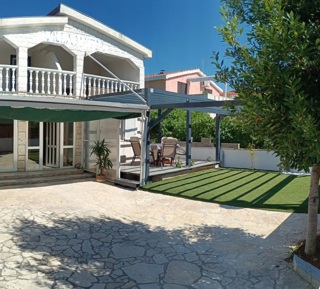 Vir, čudovita, moderna hiša s 4 apartmaji (230 m2), odlična lega