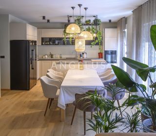 Podstrana - lux stanovanje s strešno teraso, novogradnja