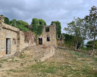 Istra, Motovun - posest z objekti, 620m2